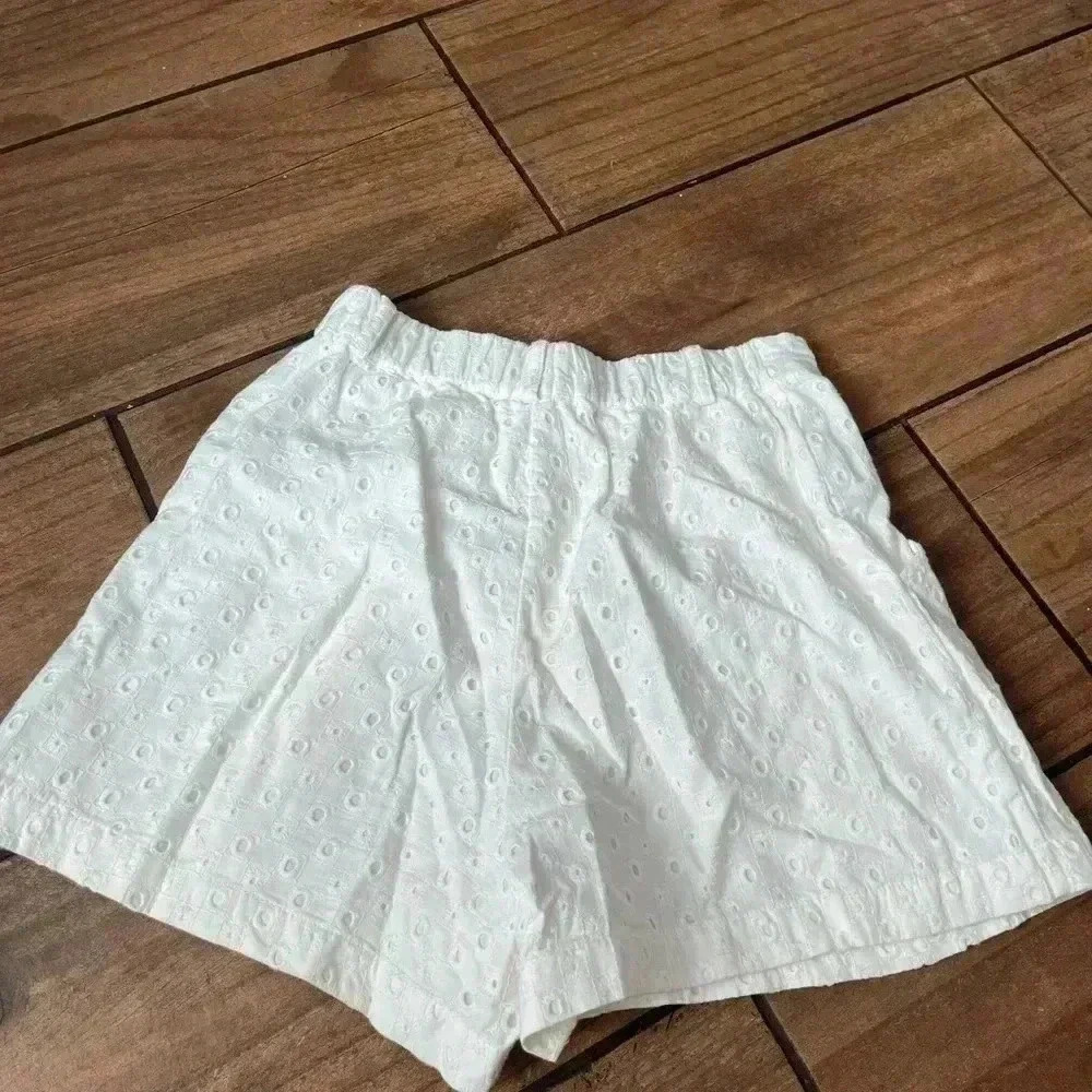NWOT L*SPACE Vista Short in Eye On You Eyelet
Shorts XS - Picture 4 of 5